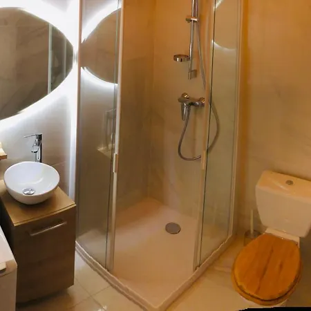 Joli Maisonnette A 100m De La Apartment
